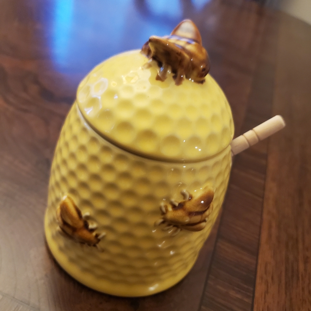 New!Beehive Shaped Honey Jar with Lid&Wood Dipper 6"H